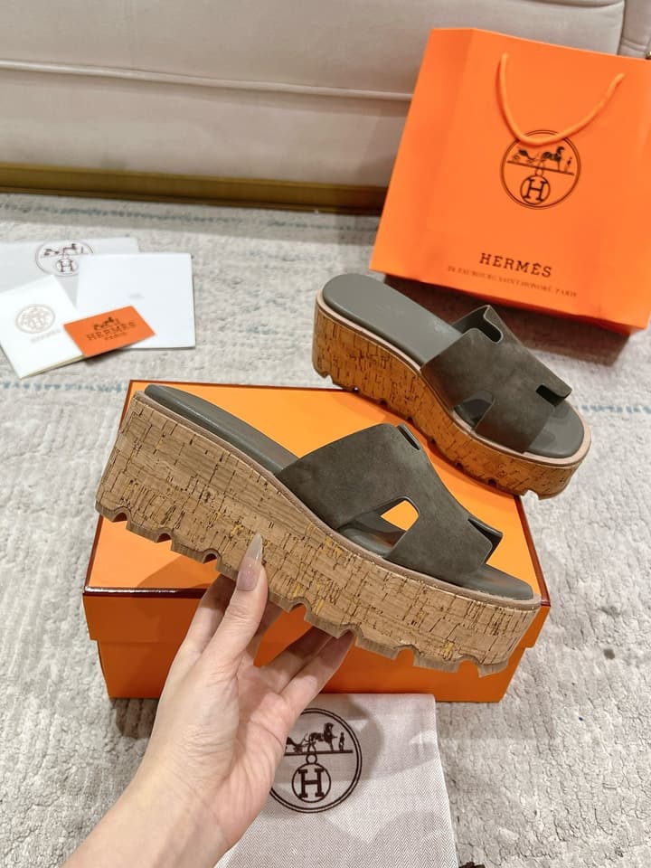 Hermès 2024 Spring/Summer Wedge Sandals – 2024 Spring/Summer Collection in White Leather