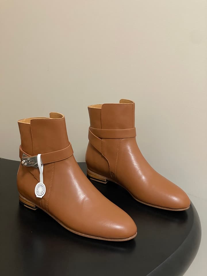 Hermès Neo Kelly Buckle Ankle Boots – 25FW in Black Leather