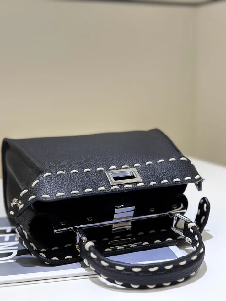 Fendi Peekaboo Iconic Handbag in Black Leather With Contrast Stitching