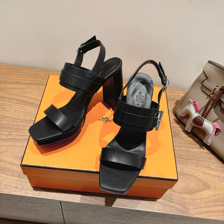 Hermes Color Block Flat Sandals – 2025 New Collection in Black