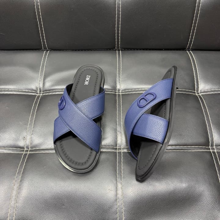 Dior Men's Pebbled Leather and Suede Slides – Spring/Summer Collection 2025 in Black Pebbled Leather Cross Strap