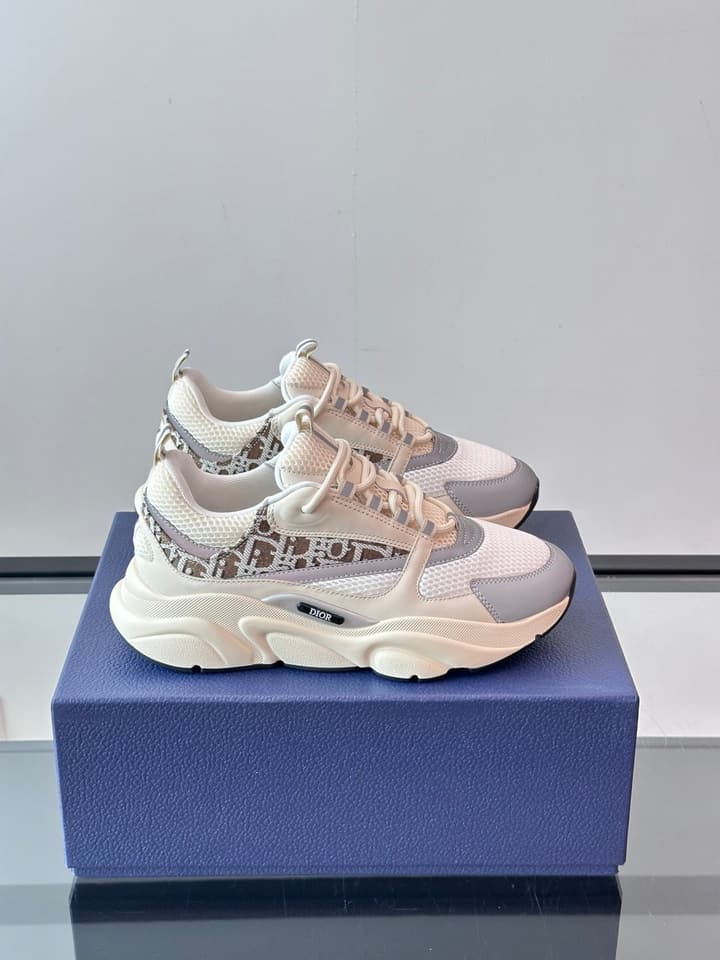 Dior B22 Retro Jogging Sneakers in Black And White Oblique