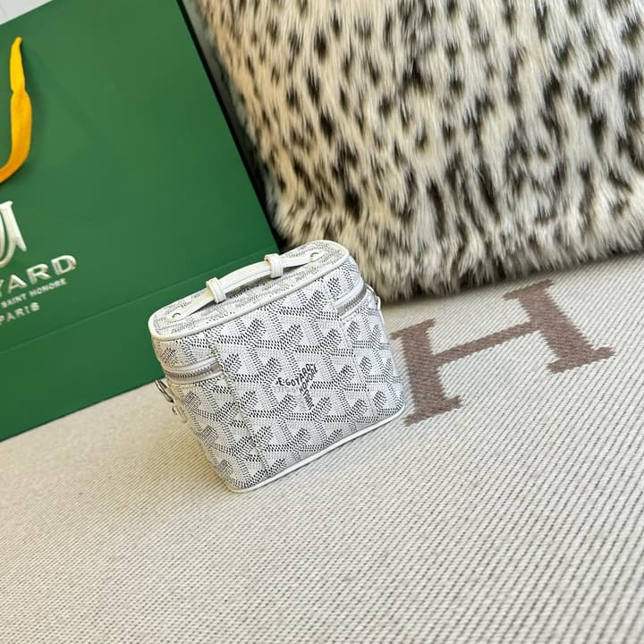 Goyard Muse Vanity Ultra Mini Cosmetic Bag in Blue