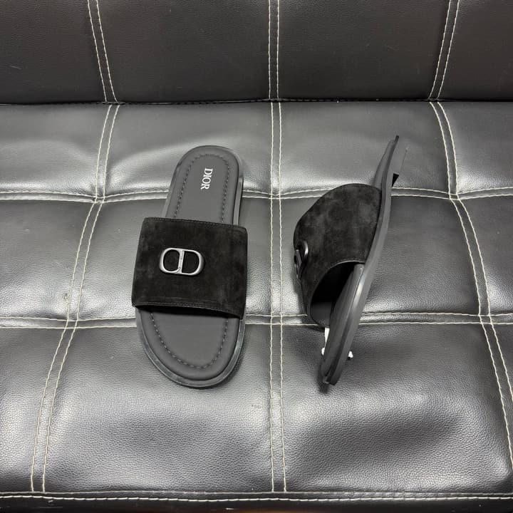 Dior Men's Pebbled Leather and Suede Slides – Spring/Summer Collection 2025 in Black Pebbled Leather Cross Strap