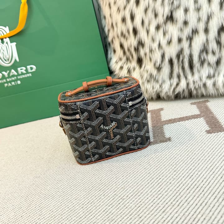 Goyard Muse Vanity Ultra Mini Cosmetic Bag in Blue