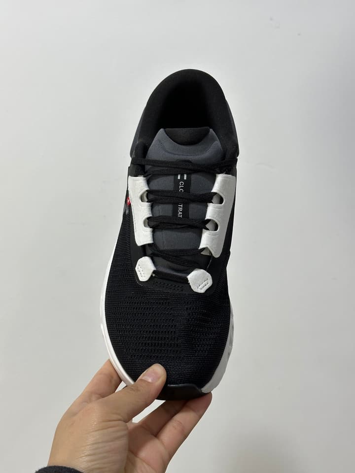 On x Roger Federer Cloudstratus 3 Special Edition Sneakers in All Black Red Accent