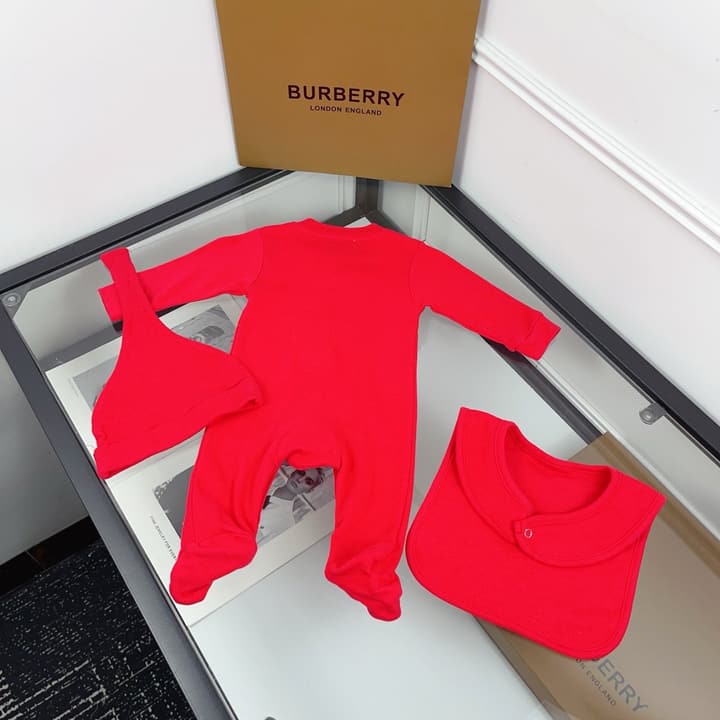 Burberry Classic Infant Three-Piece Set – Kids Collection in Bright Red Set