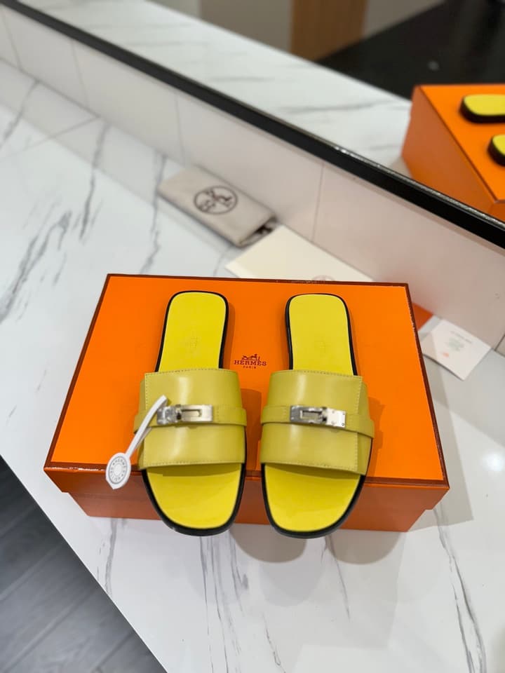 Hermès Classic Timeless Leather Sandals in Black