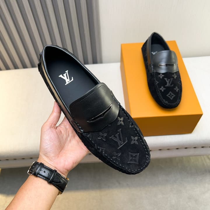 Louis Vuitton Pebbled Leather Driving Shoes in Black Textured Leather
