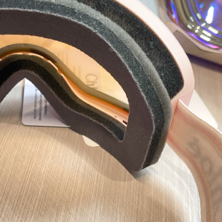 Chloé Ski Goggles in Beige Frame Red Logo Strap