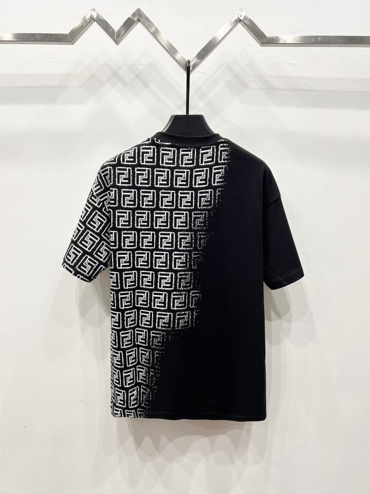 Fendi Gradient Logo Round Neck T-Shirt – 2025SS Collection in Black
