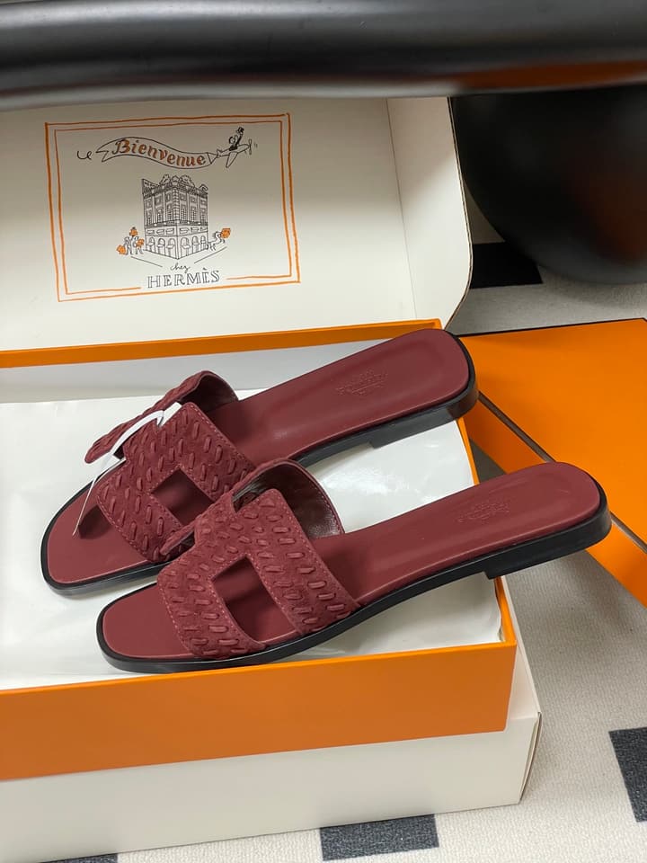 Hermès Oran Woven Suede Sandals – 2025 Collection in Black Leather