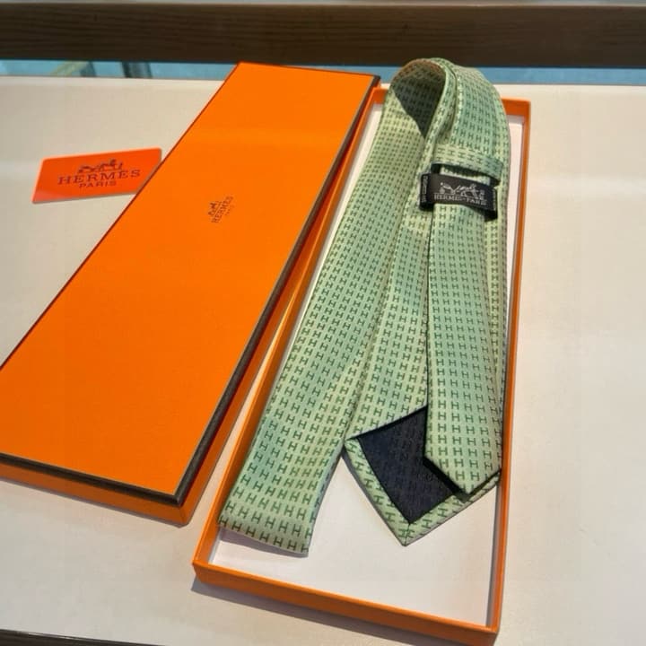 Hermès H-Letter Men's Silk Tie Series in Burgundy Microdot