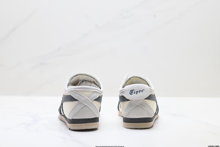Onitsuka Tiger NIPPON MADE MEXICO 66 DELUXE Sneakers in Cream With Dark Grey Stripes