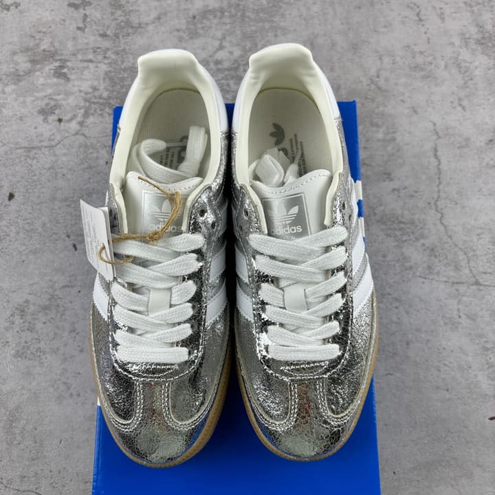 Adidas Samba OG Sneakers in Gold Metallic