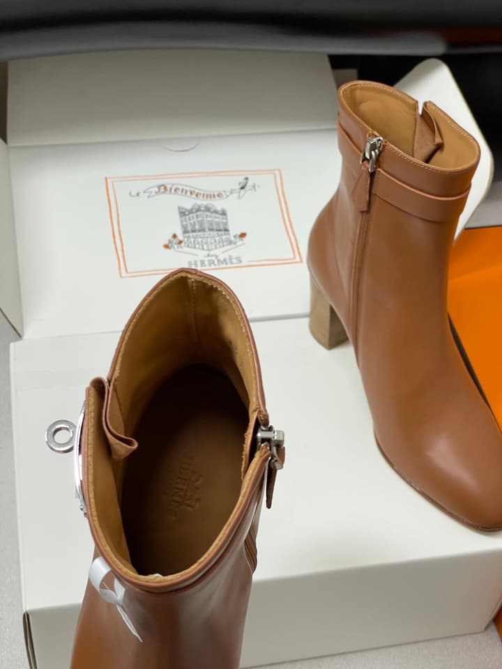 Hermès Saint Germain Kelly Buckle Ankle Boots – 25FW in Black