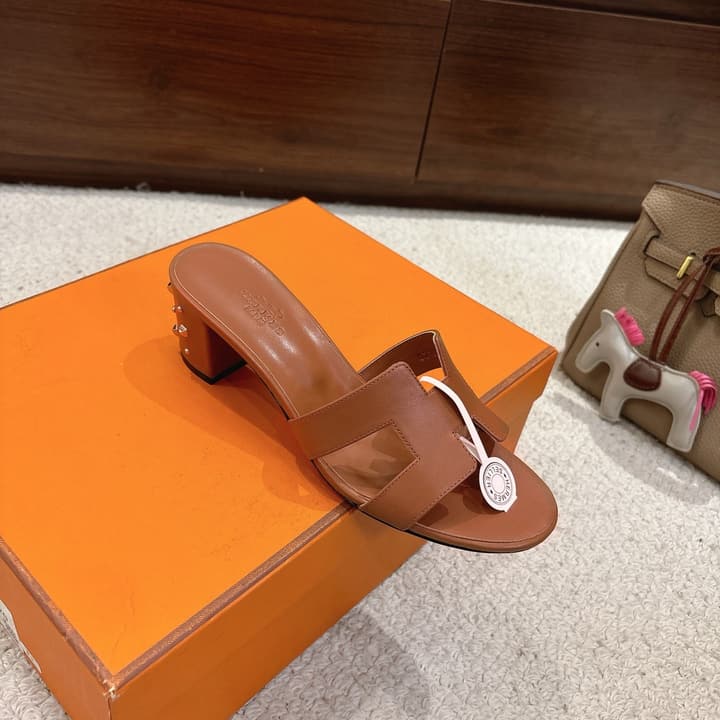 Hermès Oasis H-Slippers Sandals – New Colorway in Black Leather