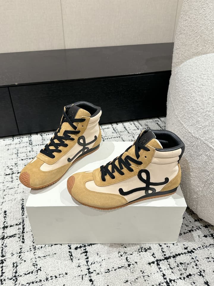 Loewe Flow Runner 2.0 Runway Sneakers – 25SS in All White With Gum Sole