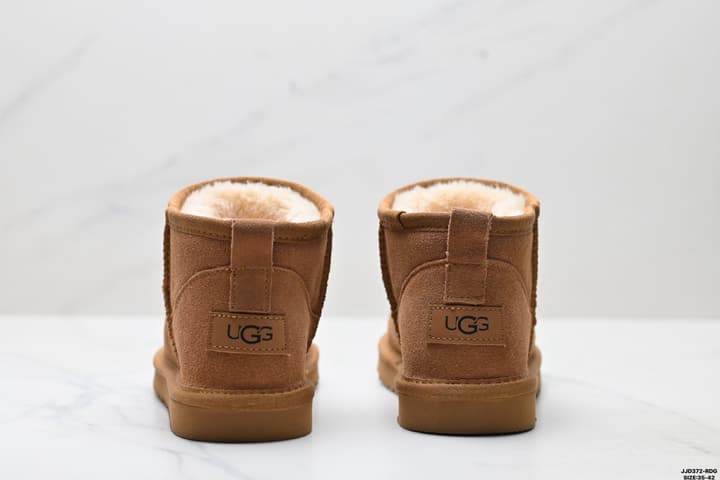 UGG Classic Ultra Mini Platform Snow Boots in Chestnut