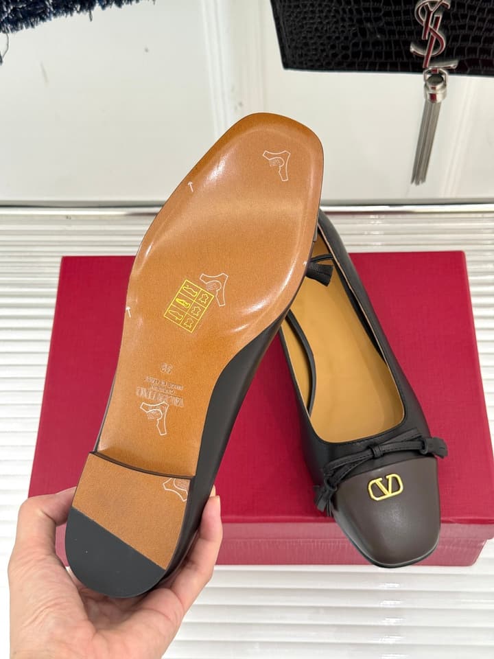 Valentino VLogo Metal Buckle Ballet Flats – 25FW in Charcoal