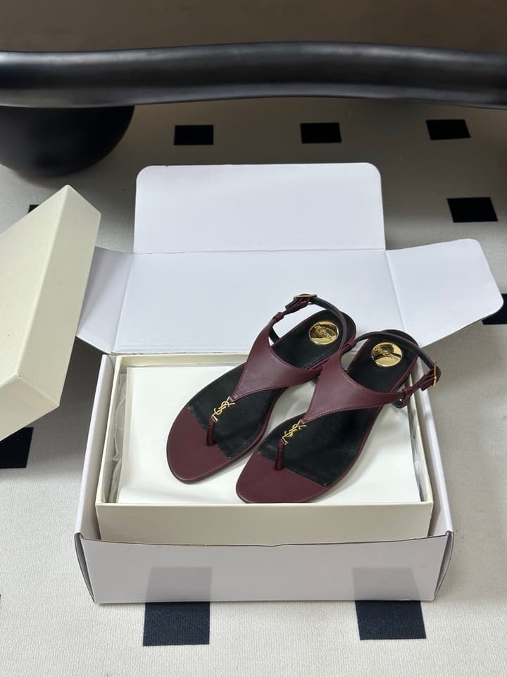 Saint Laurent Classic YSL Logo Flat Sandals – Spring/Summer Collection – 26S in Black
