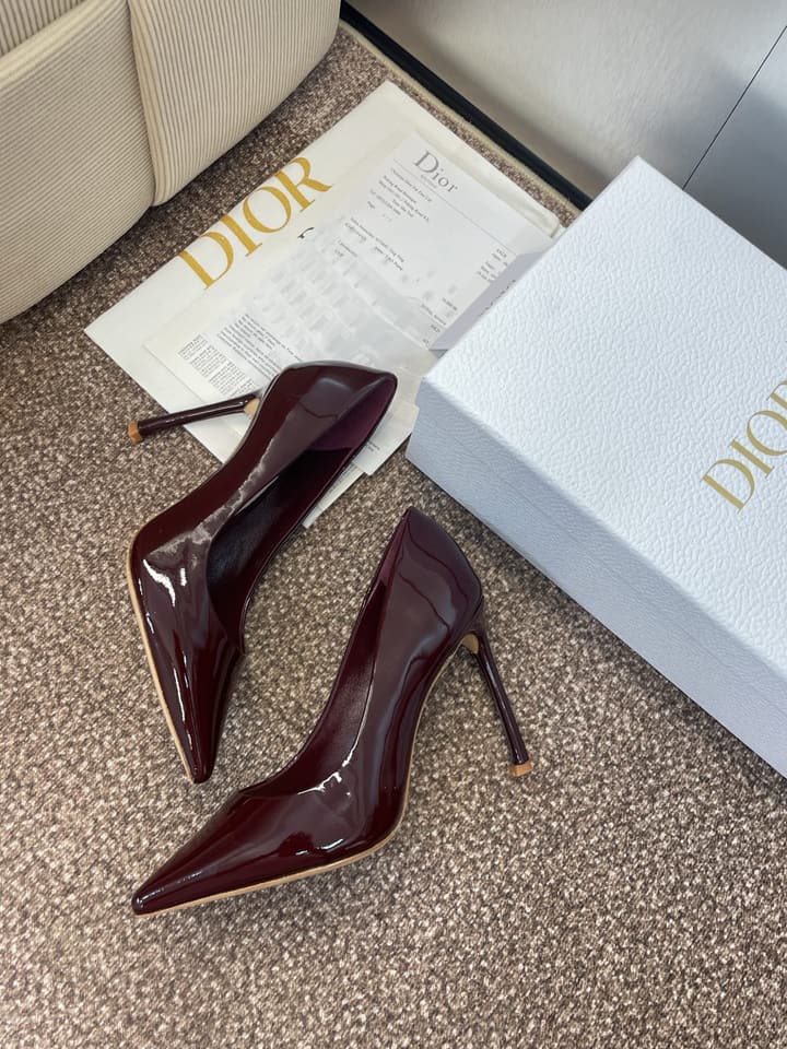 Dior CD Logo Pointed Toe Pumps – 2025 Spring/Summer Haute Couture Collection in Shiny Black Flat