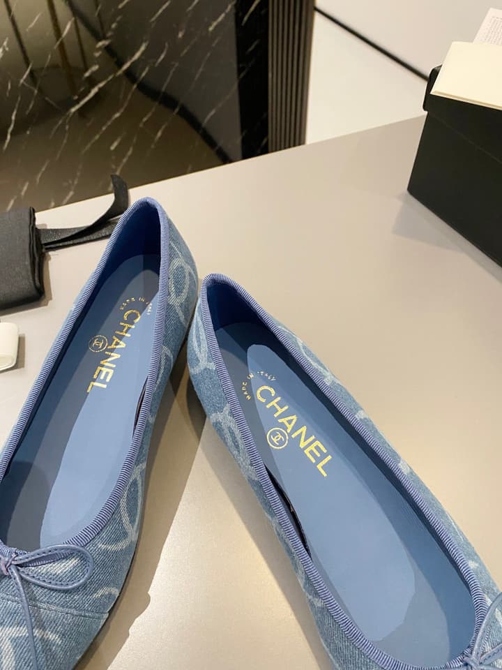 Chanel Classic Ballet Flats in Fuchsia Embossed