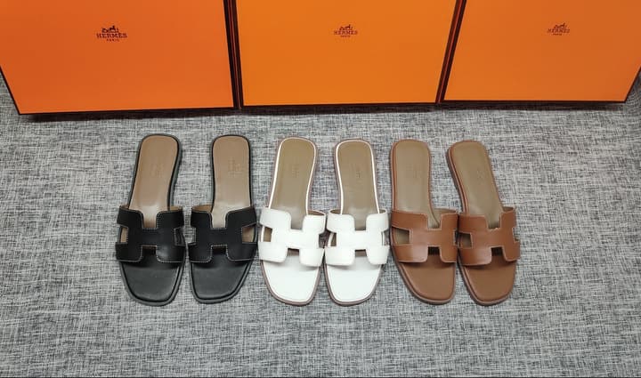 Hermès Premium Leather Flat Slides – 2024 Collection in Black