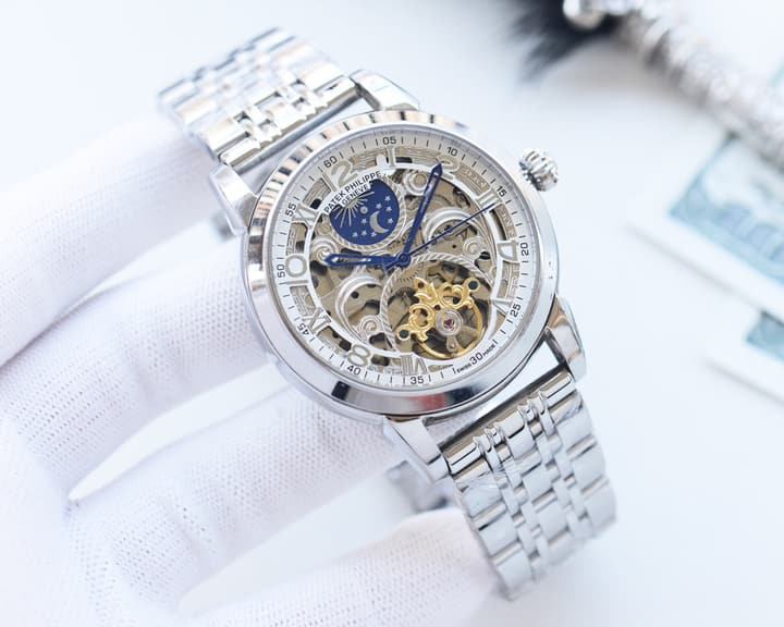Patek Philippe Men's Automatic Watch in Gold