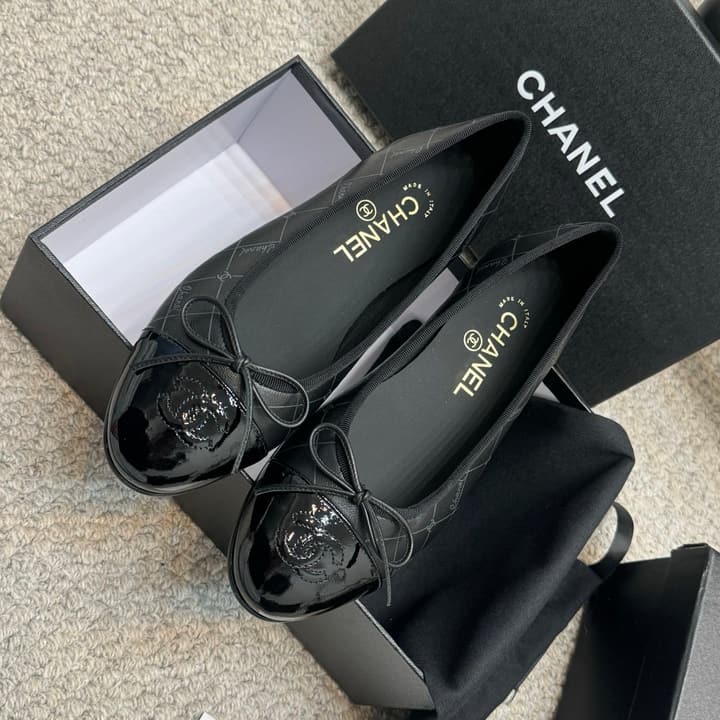 Chanel Classic Round-Toe Ballet Flats – Spring/Summer Collection – 25SS in Burgundy