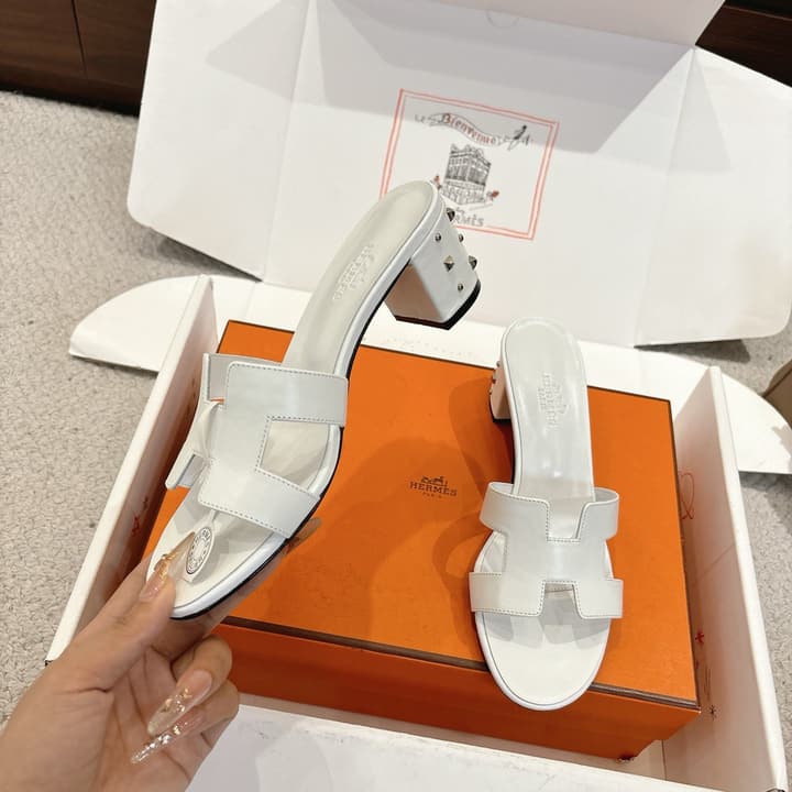 Hermès Oasis H-Slippers Sandals – New Colorway in Black Leather