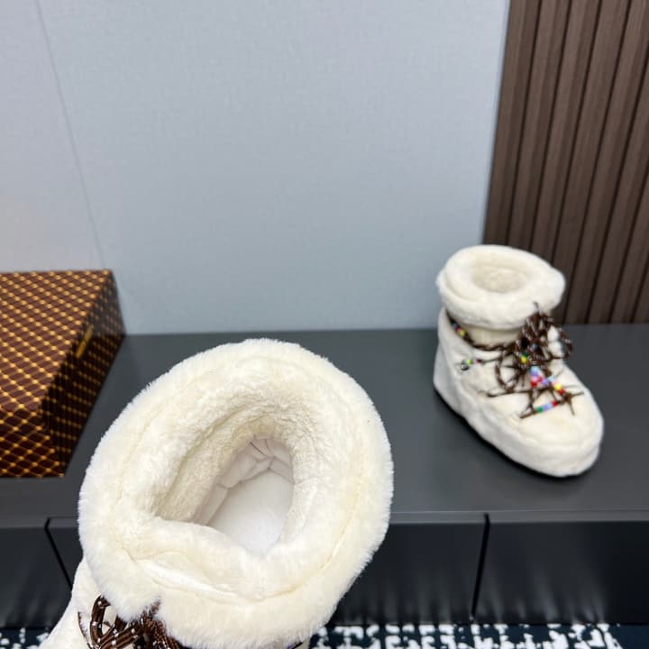 Moon Boot Y2K Fluffy Snow Boots – 2024FW in Cream Shearling