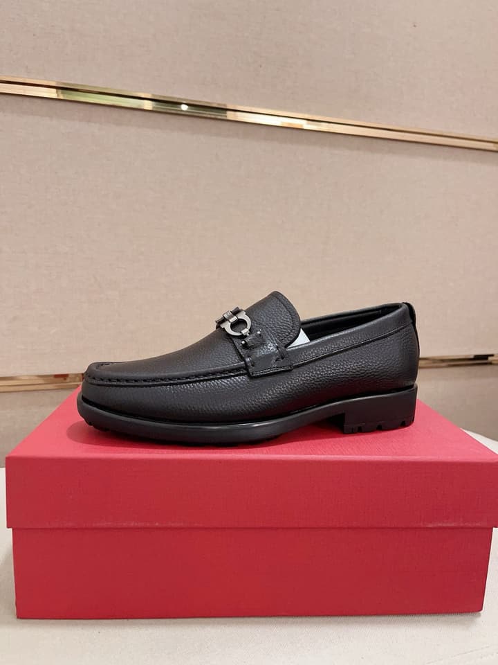 Ferragamo Driving Shoes in Shiny Black Leather