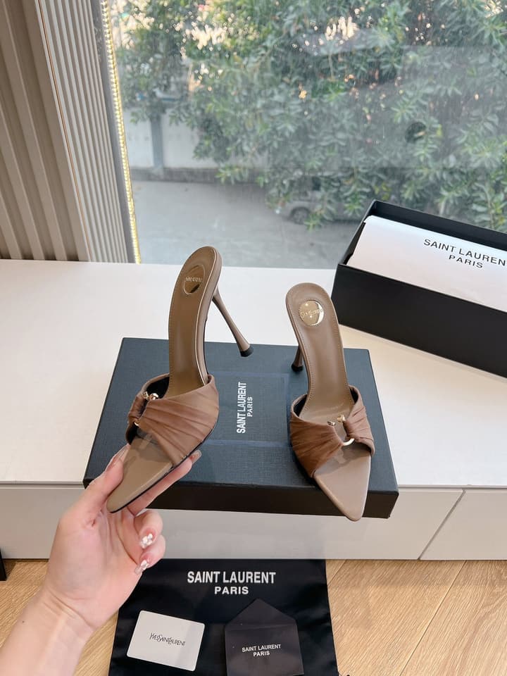 Saint Laurent Lee Metal Chain Pointed-Toe Pumps in Black Satin