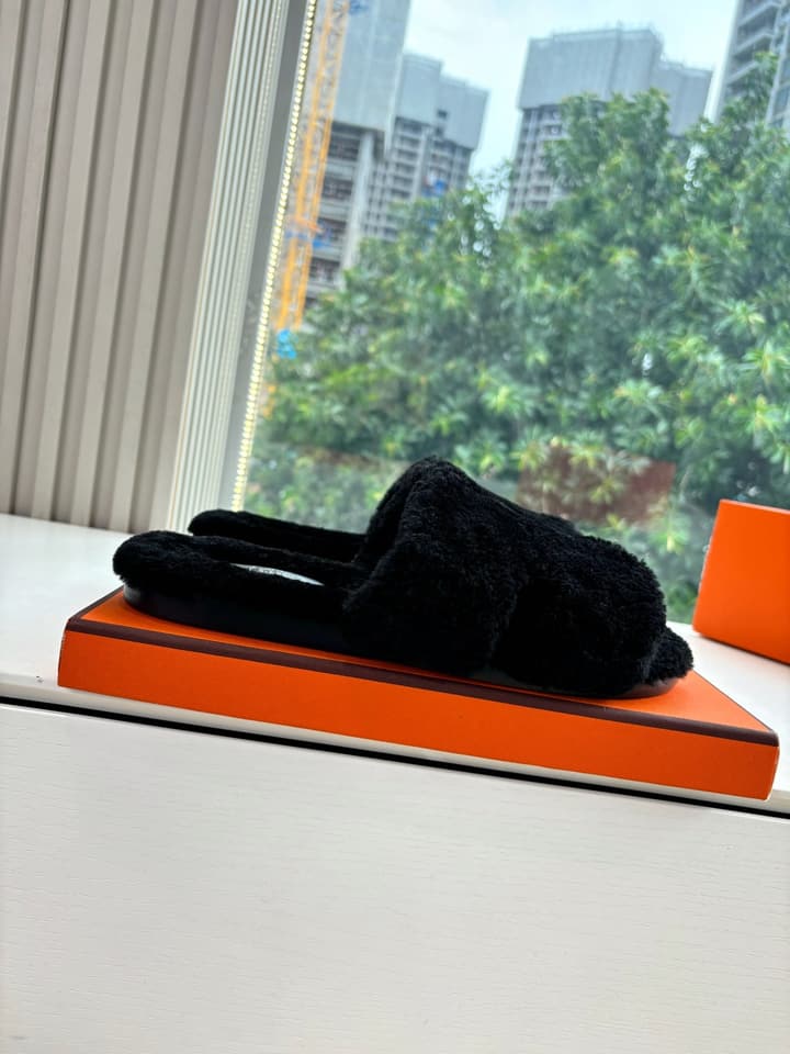 Hermès H-Shaped Fur Slippers – 2025 Collection in Assorted Fur Slippers Group