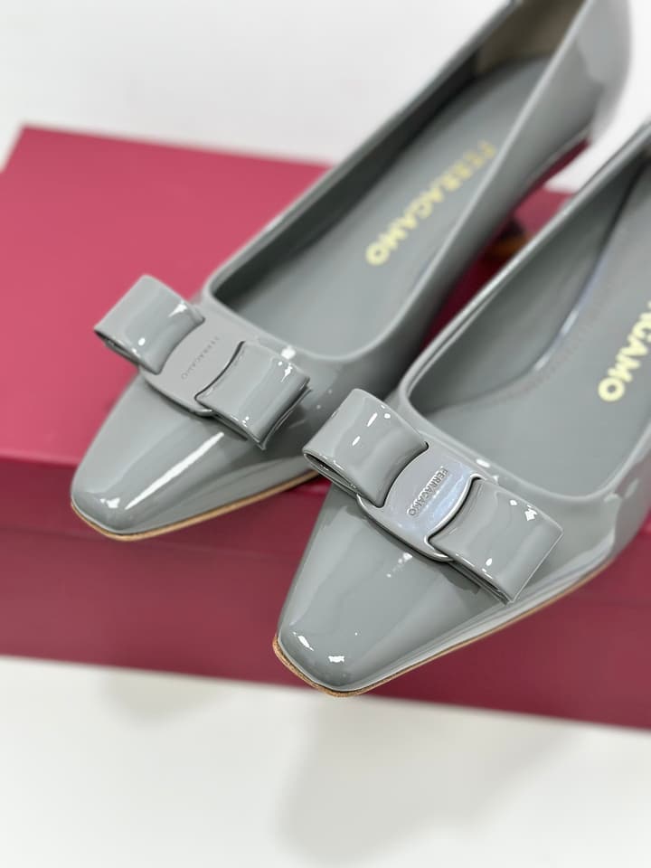 Ferragamo Vara Patent Leather Square Toe Pumps in Black Patent Leather (1cm Heel)