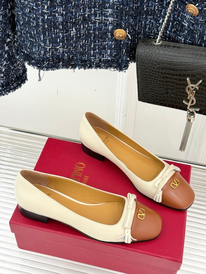 Valentino VLogo Metal Buckle Ballet Flats – 25FW in Charcoal