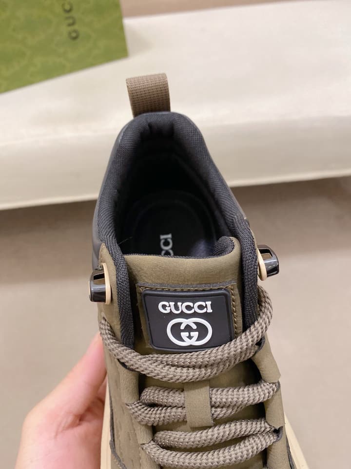 Gucci Premium Italian Leather Loafers in All Black
