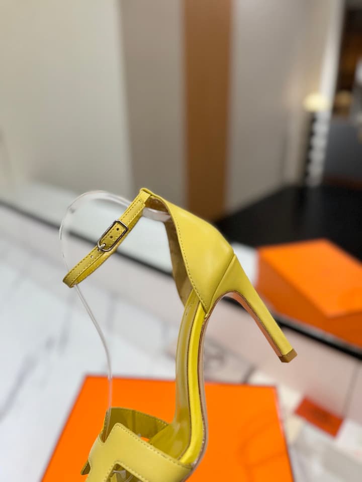 Hermès Classic Smooth Cowhide Pumps – 9cm in Caramel Brown