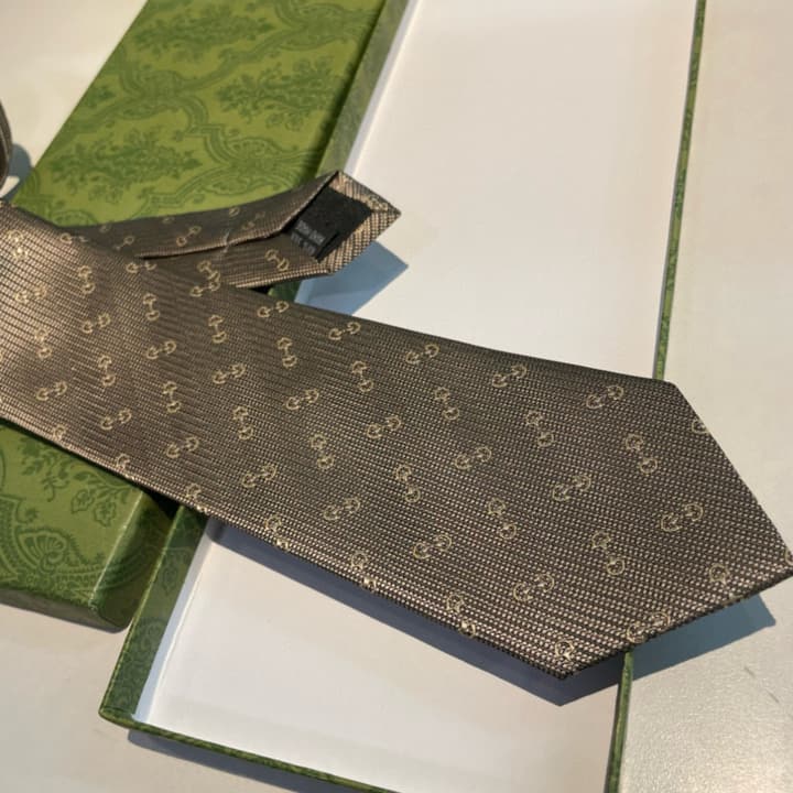 Gucci Men's Jacquard Silk Tie in Black Gg Pattern