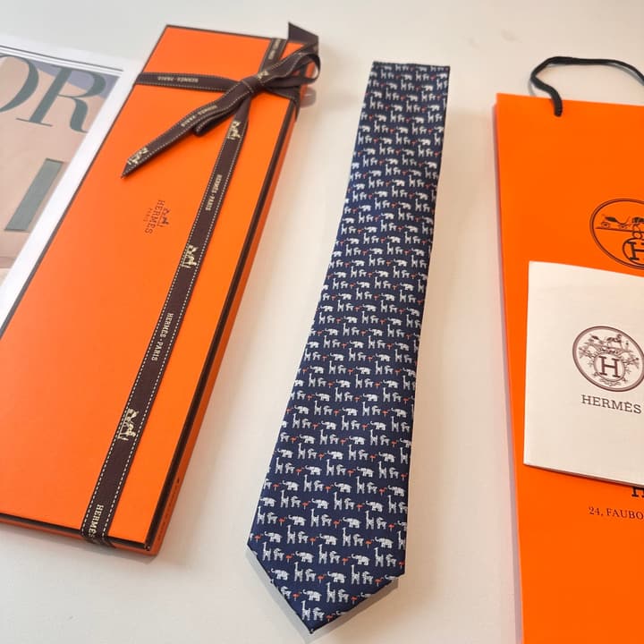 Hermès Animal Series Men's Silk Tie in Blue With Pink Pattern