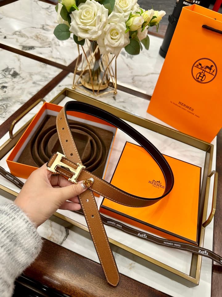 Hermès Classic Leather Belt – 2.5cm in Tan Textured With Polished Gold Buckle
