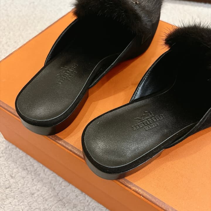 Hermès Mink Suede Loafers & Mules – Autumn/Winter Collection in Black Fur With Gold H