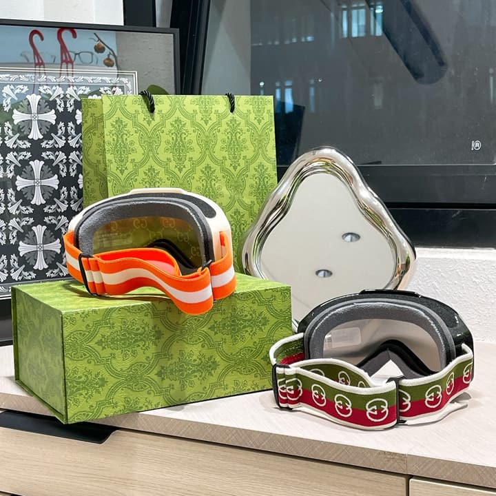 Gucci Ski Goggles in Black Frame, Silver Lens
