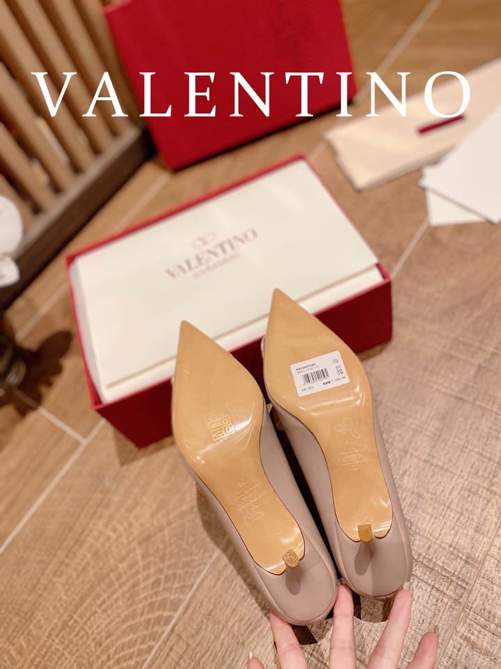 Valentino VLogo Signature Crystal Pumps – 2022 Collection in Black Patent Leather