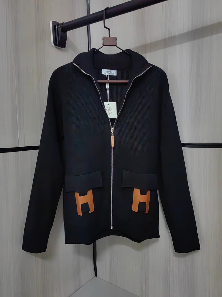 Hermès Unisex Wool-Blend Knit Cardigan – Autumn/Winter in Black With Orange H Pockets
