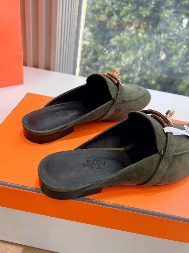 Hermès Mules Loafers – 2025 Spring/Autumn Collection in Dark Green Suede