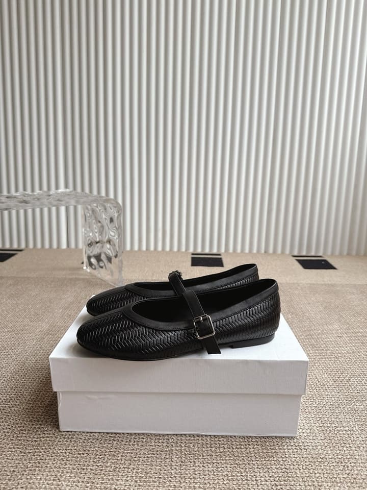 The Row Canal Minimalist Round-Toe Ballet Flats – 2025 Autumn/Winter Collection in Matte Black