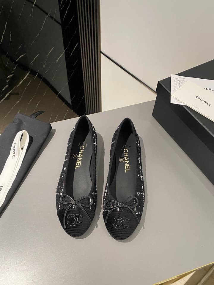 Chanel Classic Ballet Flats in Shiny Black