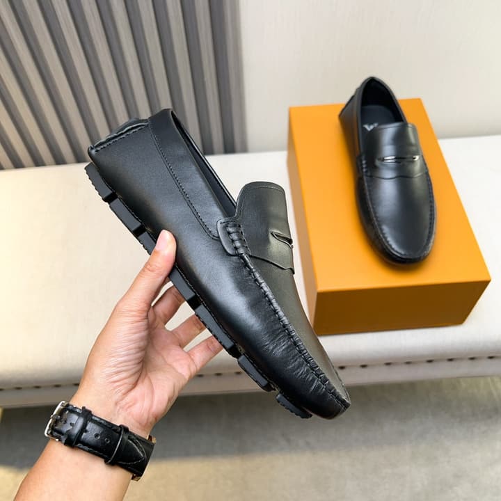 Louis Vuitton Pebbled Leather Driving Shoes in Black Textured Leather